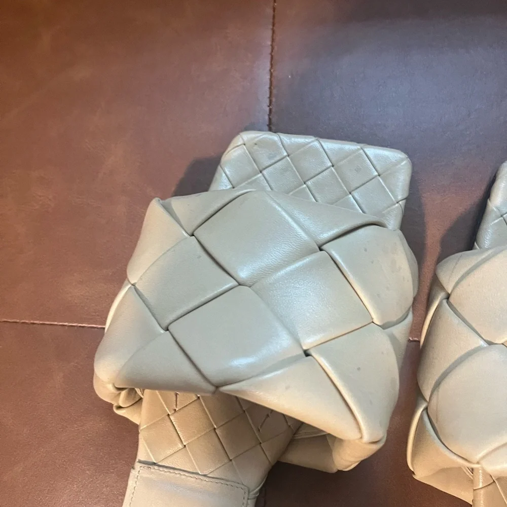 Bottega Veneta Lido Sandals Size 38 Cream Intrecciato Woven Leather Slides - Picture 14 of 16